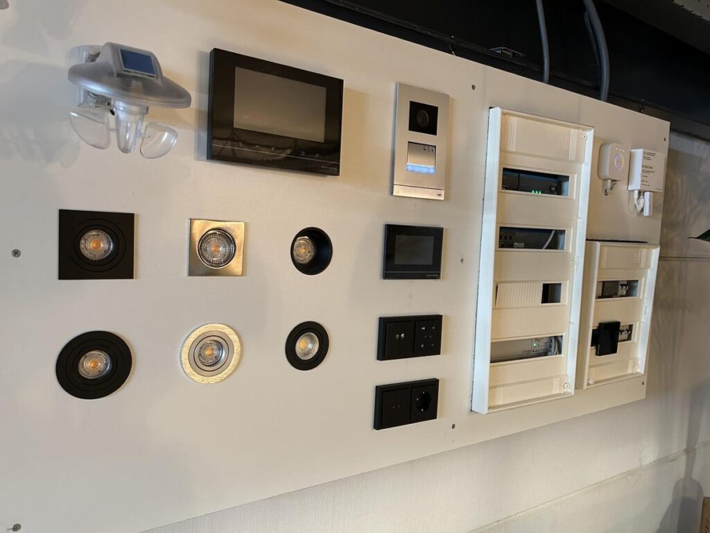 Demobord met het free@home-systeem van ABB in de showroom